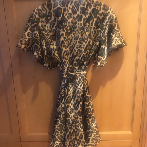 BB ☘️Dakota leopard print wrap dress☘️ - Picture 10 of 10